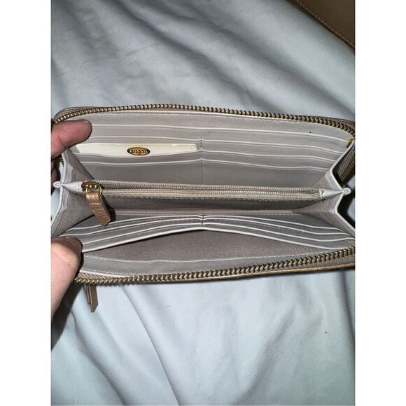 NWT Fossil wallet and Relic bag - Picture 7 of 11